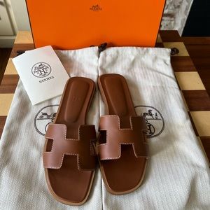 (On hold) NEW Hermes Oran Leather Sandal 36